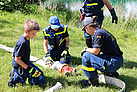 Auch das richtige Verlegen von Schläuchen gehört zur Ausbildung (Bild: Dieter Seebach/THW Augsburg)