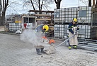 Üben mit Trennschleifer. (Bild: Bruno Berghe/THW Augsburg)