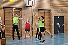 Teamwork und voller Einsatz beim Völkerballspiel (Bild: Dieter Seebach/THW Augsburg)
