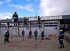 Üben mit dem Einsatz-Gerüst-System. (Bild: Siegfried Schuster/THW Augsburg)