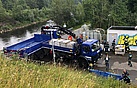 Abladen des Materials und Vorbereitung zum Bau einer Quellkade und Deichauflastung (Bild: THW Augsburg/Stefan Großmann)