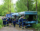 Auch ein alter Bus steht für Übungen zur Verfügung (Bild: Dieter Seebach/THW Augsburg)