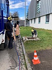 Helfer des Fachzuges Logistik üben das thermische Trennen von Metallen (Bild: Bernd Koch/THW Augsburg)