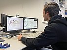 Arbeiten am PC gehört auch dazu, wie zum Beispiel hier beim Erstellen von Fahrzeuginformationsmappen. (Bild: THW Augsburg/Katja Ebrecht)