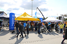 Viele Besucherinnen und Besucher fanden den Weg zu uns an den Stand und informierten sich über unsere Arbeit. (Bild: Dieter Seebach/THW Augsburg)