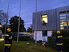 Helferinnen und Helfer üben Retten aus der Höhe mittels Leiterhebel (THW Augsburg/Nina Knoblich)