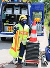 Grundausbildungsprüfung in Augsburg: Aufbau einer Verkehrsabsicherung. (Bild: Dieter Seebach/THW Augsburg)