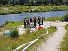 Arbeiten am Wasser: Pumpenausbildung für Züge und Grundausbildung (Bild: Jannik Vogt/THW Augsburg)