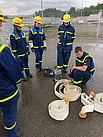 Ausbildung mit den Pumpen und Arbeiten am und im Wasser (Bild: THW Augsburg/Stefan Großmann)