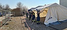 Zeltaufbau der Fachgruppe N für ein kleines Camp (Bild: Bruno Berghe/THW Augsburg)