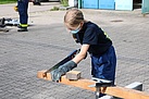 Bei der Holzbearbeitung zeigen unsere junge Katastrophenschützer was sie können. (Bild: Dieter Seebach/THW-Jugend Augsburg)