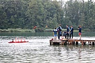 Üben mit den Wasserrettungsleinen in den Wurfsäcken. (Bild: Dieter Seebach/THW Augsburg)