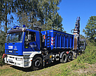 Arbeiten mit dem Bagger und dem Wechselladerfahrzeug (Bild: Daniel Spörel/THW Augsburg)