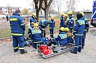 Jugendausbildung beim THW Augsburg. Jugendgruppe 1: Verletztentransport mit dem Spineboard. (Bild: Dieter Seebach/THW Augsburg)