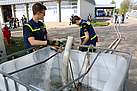Es läuft! Unsere Jugendlichen der Gruppe 1 bei der Pumpenausbildung (Bild: Dieter Seebach/THW Augsburg)