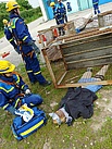 Jugendausbildung in Augsburg: Übung zur Rettung einer verschütteten und eingeklemmten Person (Bild: THW Augsburg/Sarah Seebach)