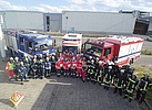 Gruppenfoto mit den 40 Teilnehmenden beim gemeinsamen Übungstag von BRK Bereitschaft 1, FF Göggingen und THW Augsburg (Bild: Patrick Plößl/THW Augsburg)