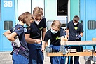 Bei der Holzbearbeitung zeigen unsere junge Katastrophenschützer was sie können. (Bild: Dieter Seebach/THW-Jugend Augsburg)