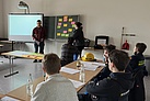 Bei der Ausbildung Arbeitssicherheit und Gesundheitsschutz (Bild: Rafael Ojeda/THW Augsburg)