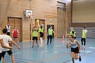 Teamwork und voller Einsatz beim Völkerballspiel (Bild: Dieter Seebach/THW Augsburg)