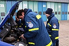 Praktische Ausbildung bei der Bereichsausbildung Kraftfahrwesen (Bild: THW Augsburg/Dieter Seebach)