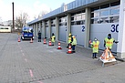 Gruppe 3: Aufbau einer Verkehrsabsicherung wie bei den "Großen" (Bild: Dieter Seebach/THW Augsburg)