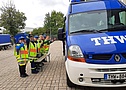 Auch die Verkehrsabsicherung gehört zur Ausbildung bei der THW-Jugend (Bild: Eunike Sailer/THW Augsburg)