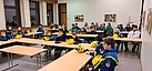 Begrüßung unserer 30 Kinder und Jugendlichen im Lehrsaal (Bild: Dieter Seebach/THW Augsburg)