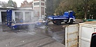 Fahrzeugpflege bei der Freiwilligen Feuerwehr Haunstetten. Vielen Dank für die Möglichkeit zum Waschen unserer Fahrzeuge. (Bild: THW Augsburg)