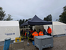 Frühstück bei herrlichem Regenwetter (Bild: Heiko Eulers/THW Augsburg)