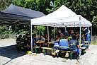 Mittagessen vor Ort (Bild: Dieter Seebach/THW Augsburg)