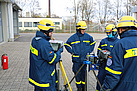 Train the Trainer-Ausbildung Elektrotechnik - Umgang mit dem Stromerzeuger und Beleuchtungsaufbau (Bild: Dieter Seebach/THW Augsburg)