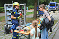 Um welche Ausstattung es sich hier handelt, erklärt unser Jugendlicher Jan den Besuchern und Besucherinnen ganz genau. (Bild: Dieter Seebach/THW Augsburg)