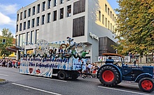 Unterstützung für Absicherungsmaßnahmen beim Festumzug, anlässlich des Gäubodenfestes in Straubing (Bild: THW Augsburg/Florian Fieke)