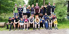 Gruppenfoto beim Wandern (Bild: Dieter Seebach/THW Augsburg)
