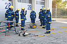 Arbeiten mit dem hydraulischen Rettungssatz für die bevorstehende Prüfung (Bild: Dieter Seebach/THW Augsburg)