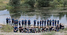 Gute Laune beim gemeinsamen Gruppenfoto zum Abschluss der Ausbildung (Bild: Dieter Seebach/THW Augsburg)