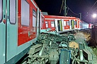 S-Bahn-Unfall in Schäftlarn: Taghell wurde die gesamte Einsatzstelle ausgeleuchtet. (Bild: THW Augsburg/Stefan Martin)