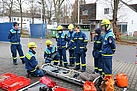 Die Rettung mit dem Leiterhebel wird vorbereitet (Bild: Dieter Seebach/THW Augsburg)