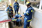 Einsatz im Hochwassergebiet - Erkundung und leerpumpen eines Schachtes (Bild: Dieter Seebach/THW Augsburg)
