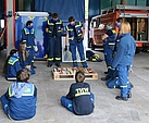 Endlich wieder THW! Jugend-Ausbildung Werkzeugkunde Holzbearbeitung (Bild: Dieter Seebach/THW Augsburg)