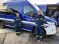 Unsere Helferin Nina Knoblich und unser Helfer Michael Wetzel bei der Abholung unseres neuen MTW in Ilmenau/Thüringen (Bild: THW Augsburg)