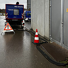 Notstromeinsatz am Augsburger Hauptbahnhof mit Netzersatzanlage. (Bild: Nina Knoblich/THW Augsburg)