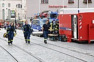 Ein Großaufgebot an Feuerwehr, Rettungsdienst und THW fordert derzeit ein Brand eines Wohnhauses in der Augsburger Innenstadt (Bild: Dieter Seebach/THW Augsburg)