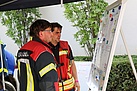 Katastrophen-Einsatz in Rheinland Pfalz - Übersicht verschaffen - An der Zugbefehlsstelle werden die Einsätze auf der Lagekarte erfasst (Bild: Dieter Seebach/THW Augsburg)