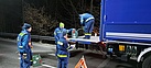Unsere HelferInnen sorgen für die Betankung der Stromerzeuger für die Beleuchtung und die Verteilung von Kraftstoffen (Bild: THW Augsburg/Tobias Richter)
