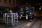 Augsburger HelferInnen bereiten die Beleuchtung vor (Bild: Dieter Seebach/THW Augsburg)