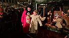 Weihnachtsengel Josephine (6) eröffnet mit Oberbürgermeisterin Eva Weber den Augsburger Christkindlesmarkt (Bild: Dieter Seebach/THW Augsburg)